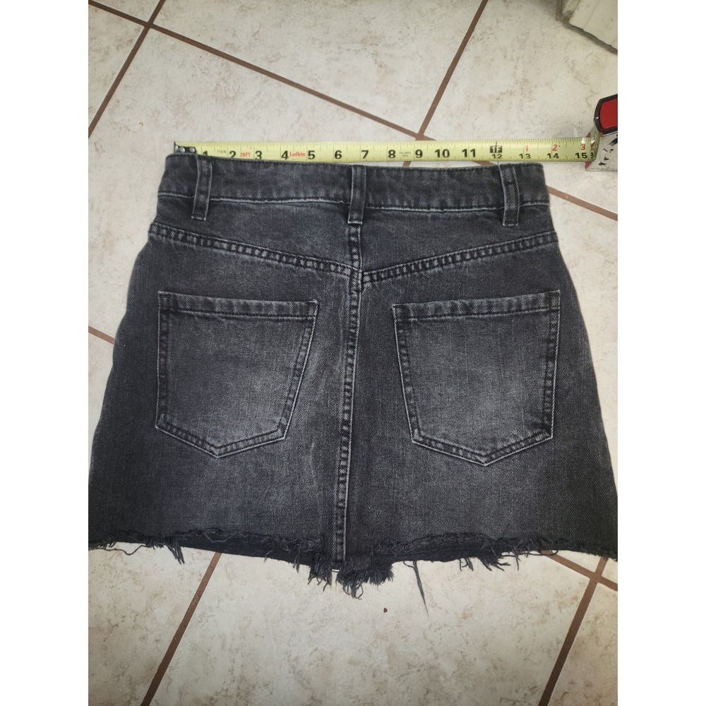 Free People We The Free Black Denim Mini Skirt Front Zip Raw Hem Size‎ 25 - Picture 3 of 3